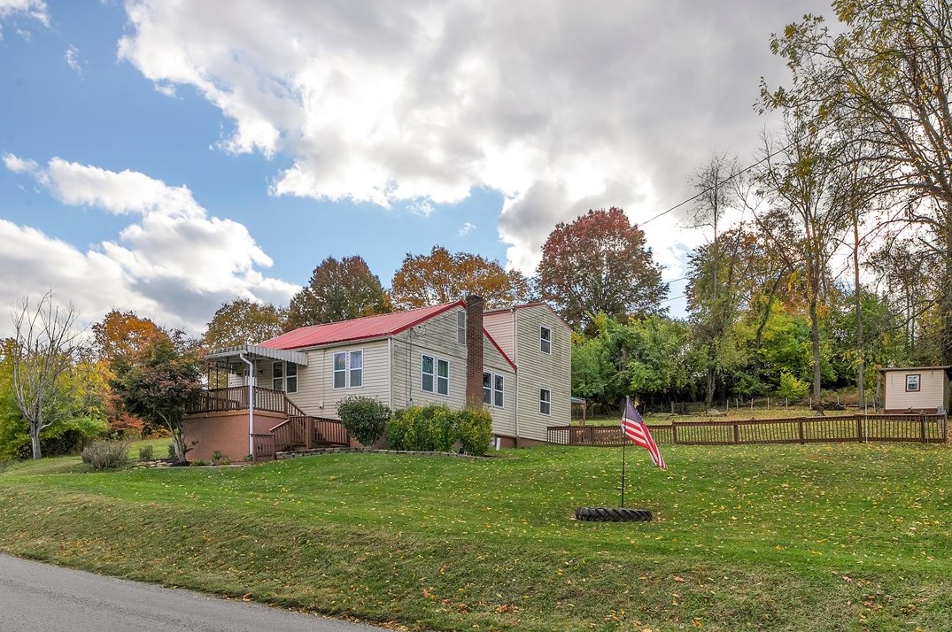 251 Brush Creek Rd, North Huntingdon, PA 15642-9552