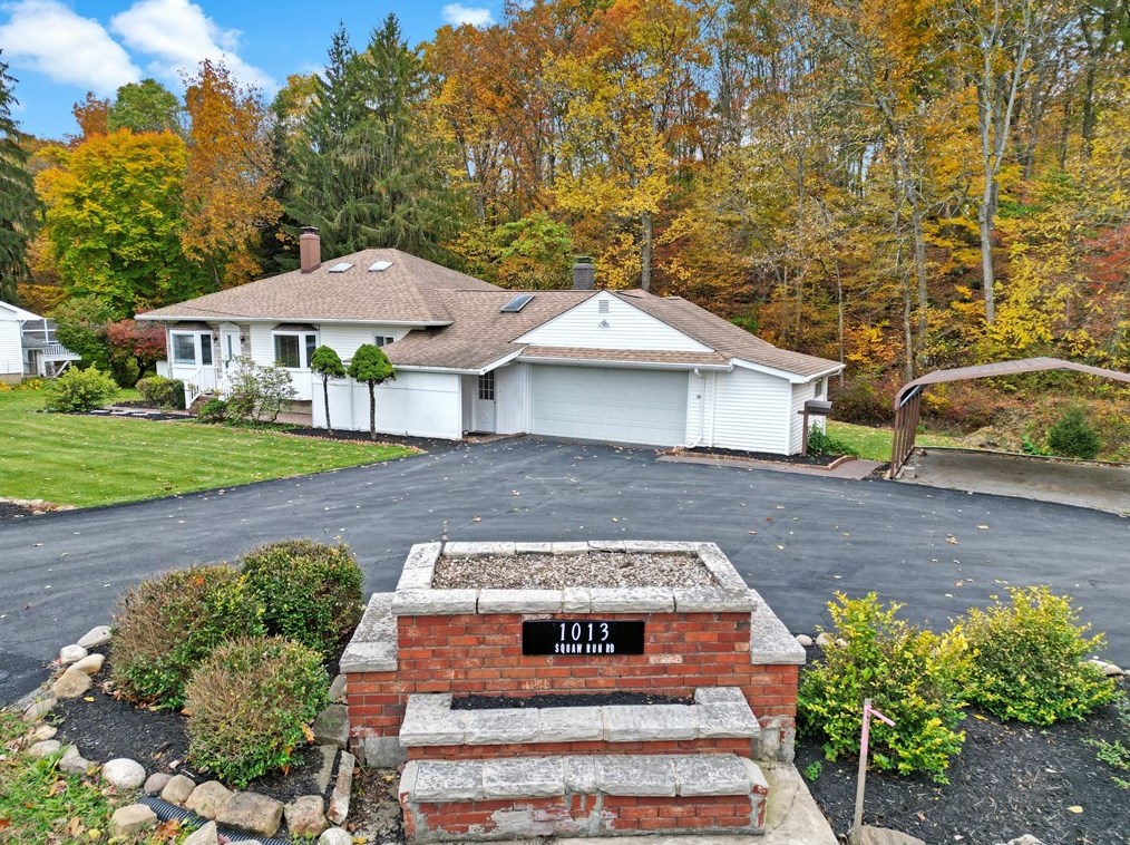 1013 Squaw Run Rd, Ellwood City PA  16117-6965 exterior