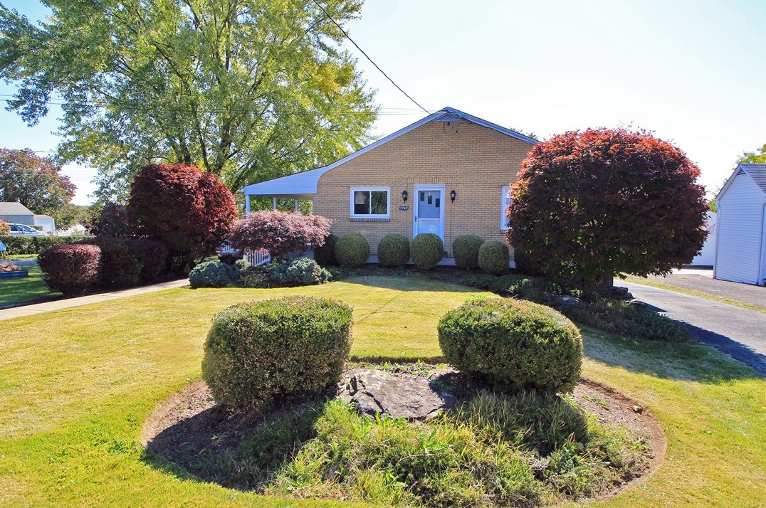 2745 Mesta St, Bethel Park, PA 15102-2722