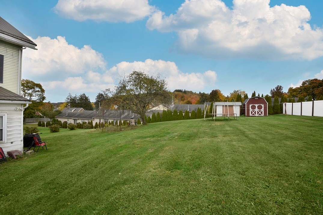 701 Autumn Dr, Somerset, PA 15501