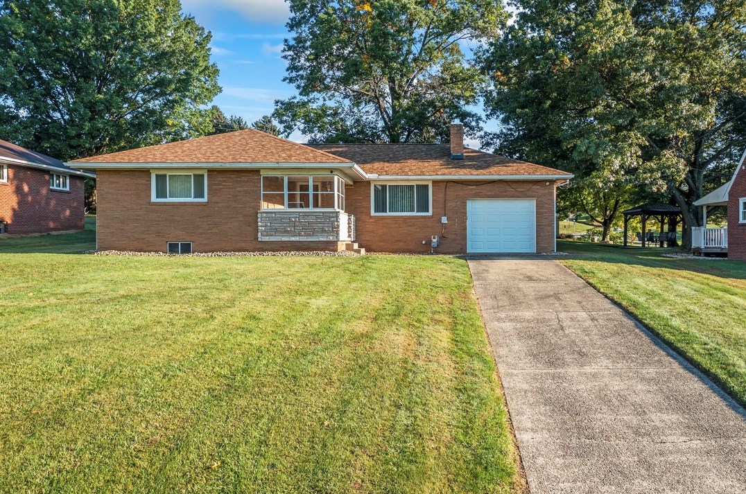 1746 Steel St, Washington, PA 15301-1337