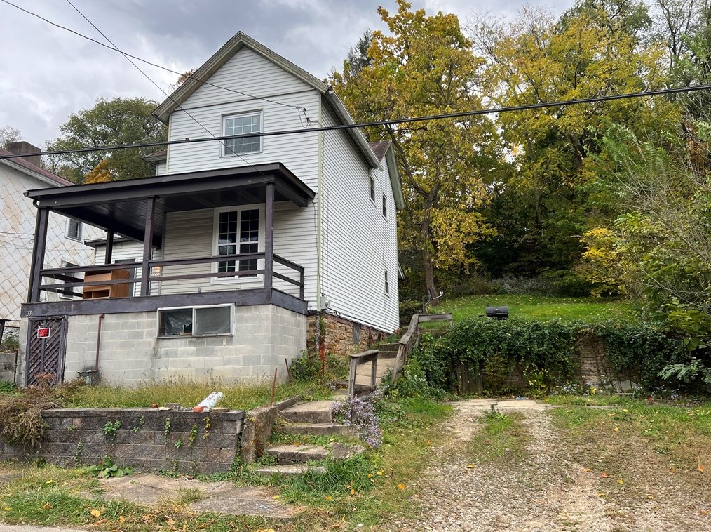 23 Grant St, Point Marion, PA 15474-1108