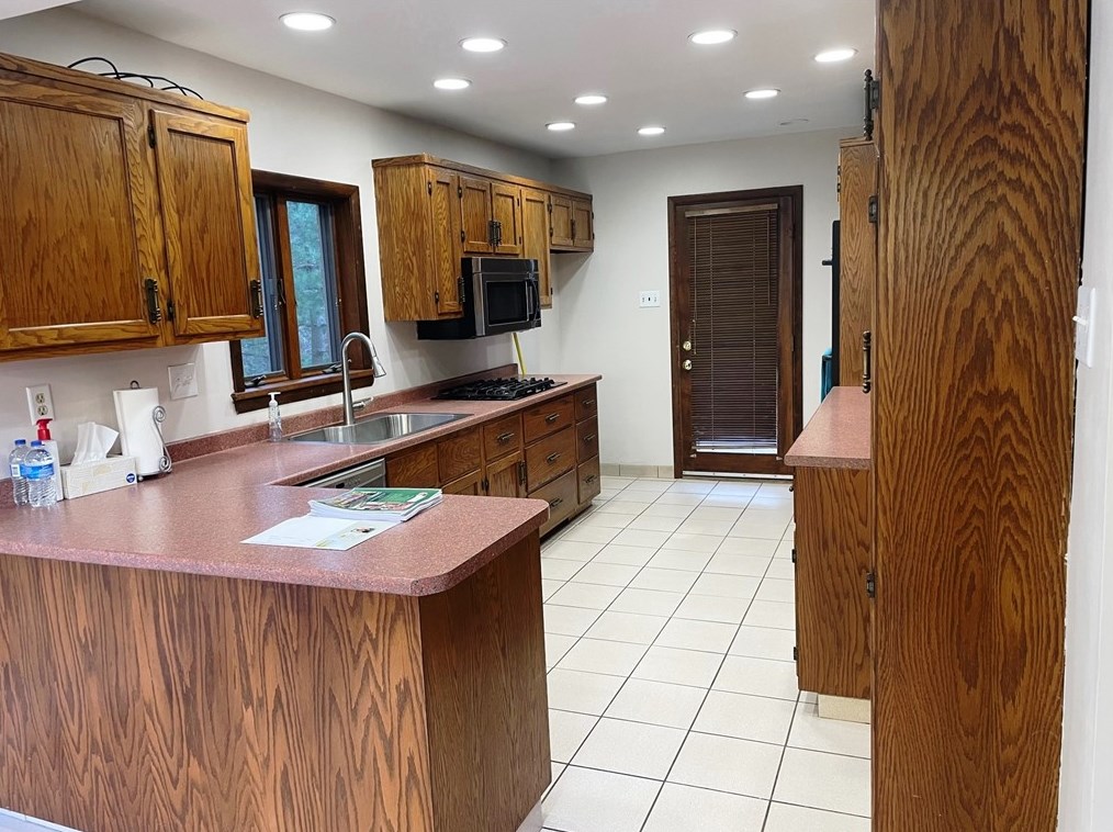960 Delfield Dr, Bethel Park, PA 15102-2369