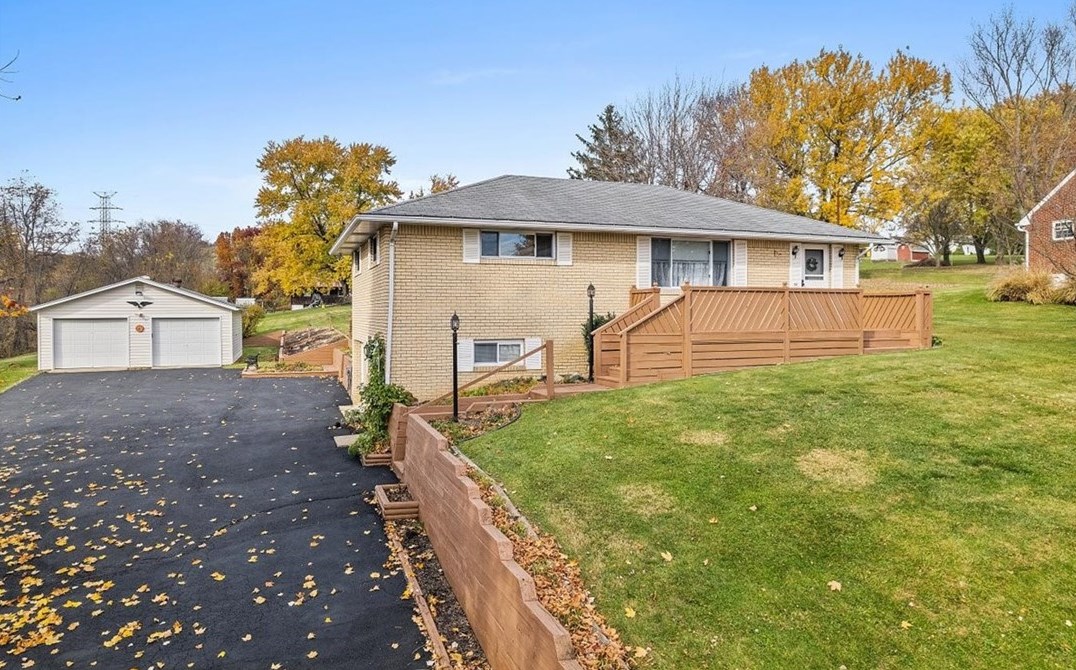 921 Harold Ave, Washington, PA 15301-2427