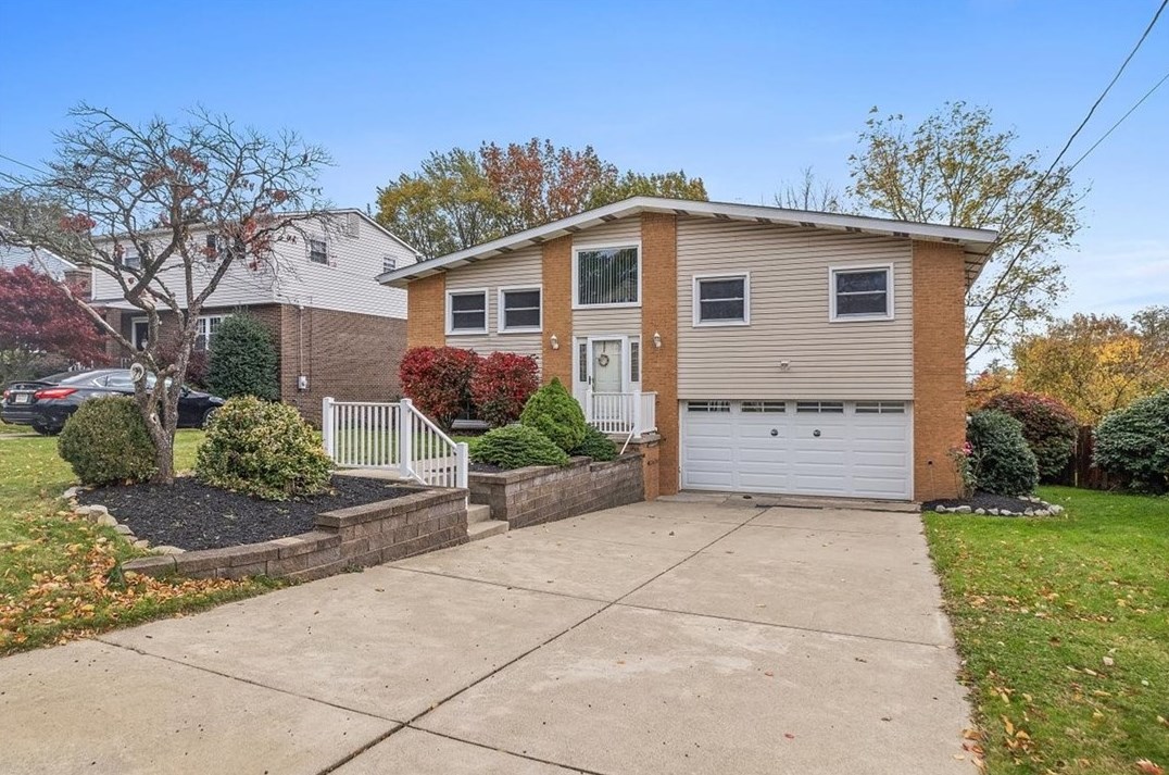4426 Helmar Dr, Monroeville, PA 15146