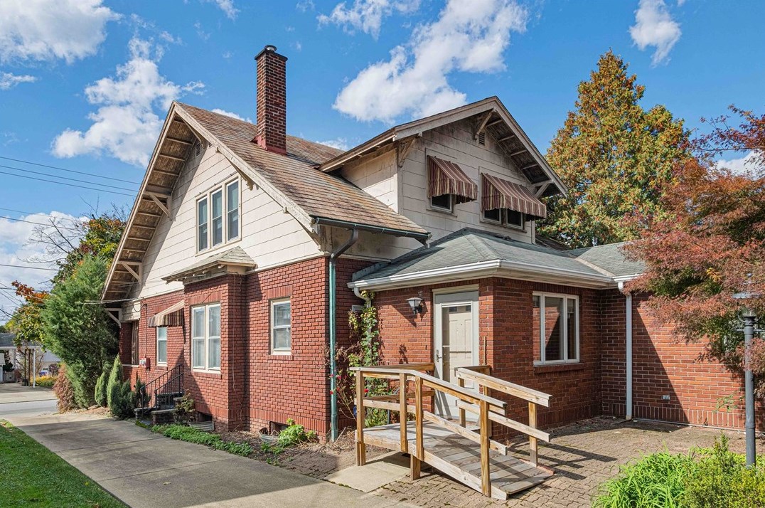 118 High St, Zelienople, PA 16063-1356
