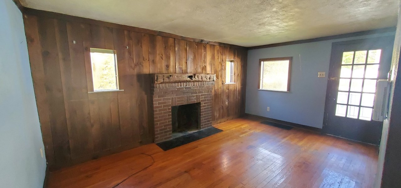 484 Johnson Ave, Tarentum, PA 15084-3318