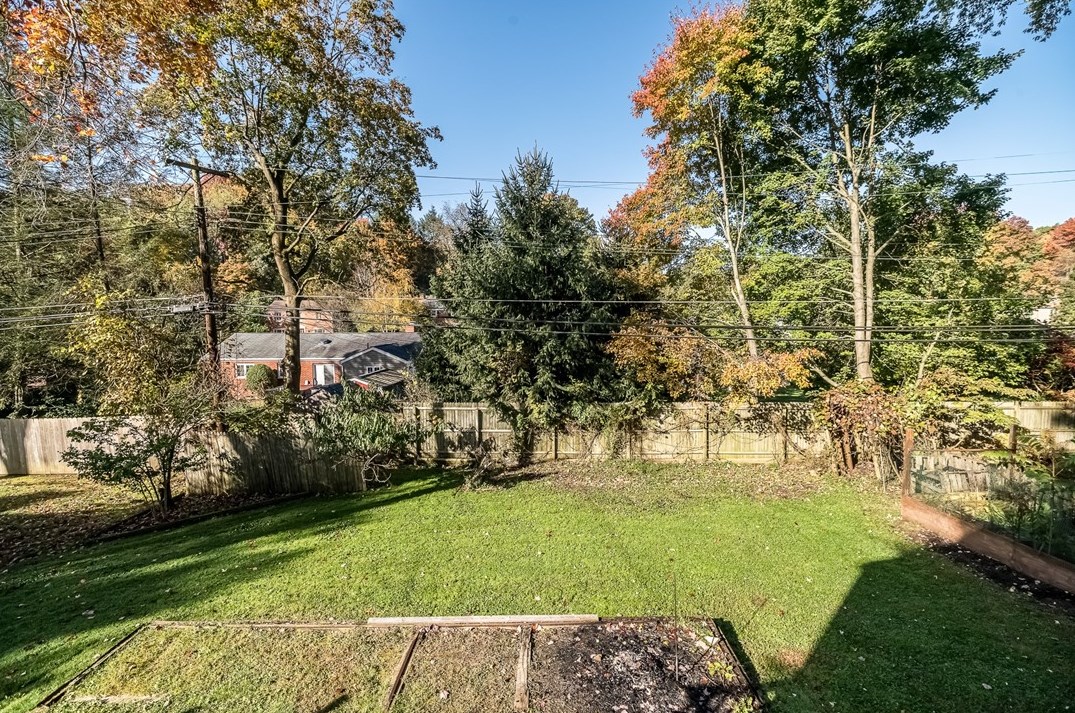 1711 Vollmer Dr, Glenshaw, PA 15116