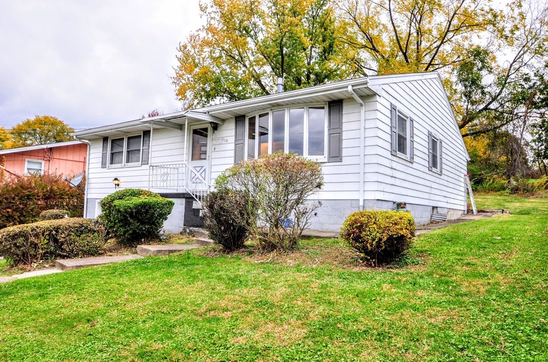 208 Ellsworth St, California, PA 15419-1206