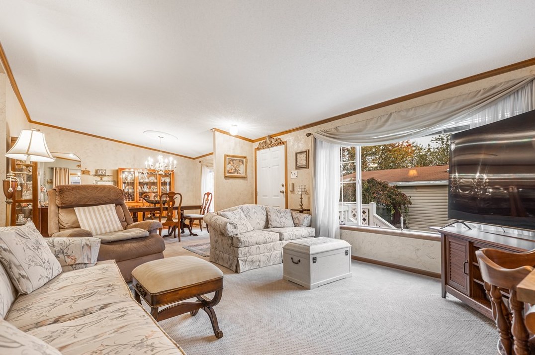 182 Rock Lake Dr, Zelienople PA  16063-8906 exterior