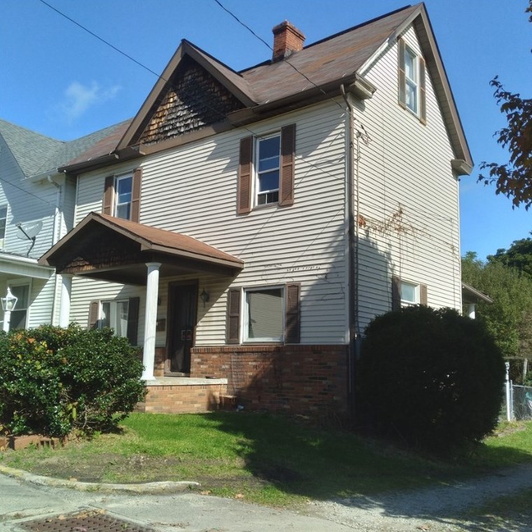 400 Leo St, Derry, PA 15627