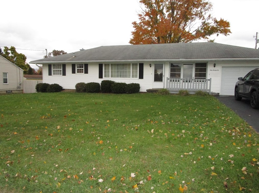 922 Pryde Ave, Hermitage, PA 16150