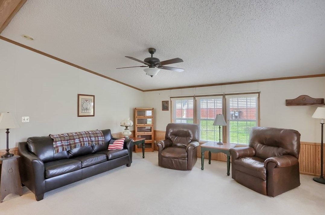 123 Rock Lake Dr, Zelienople PA  16063-8905 exterior