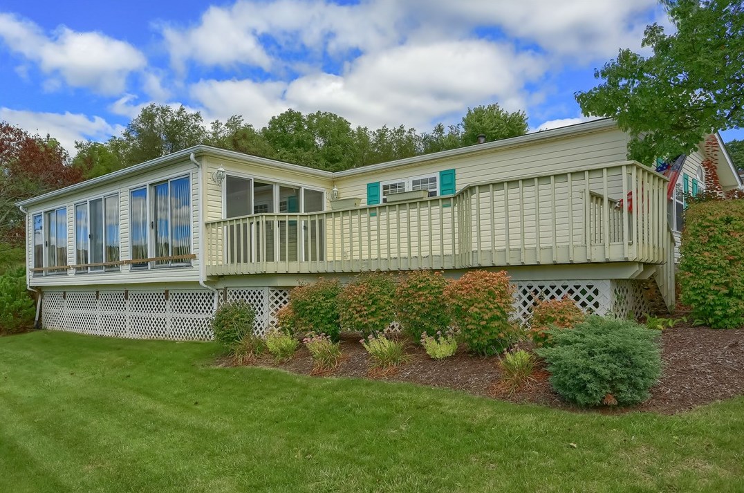 123 Rock Lake Dr, Zelienople PA  16063-8905 exterior