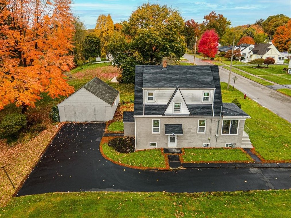 221 Garden Ave, Grove City, PA 16127