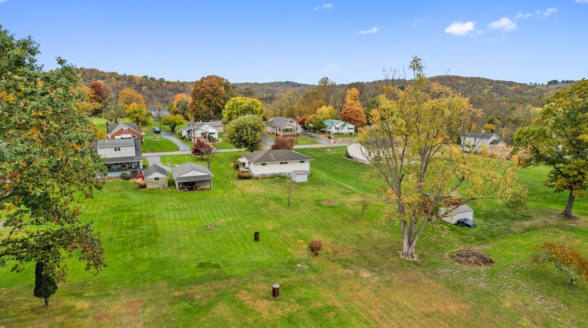 201 8th Ave, Sutersville, PA 15083-1003