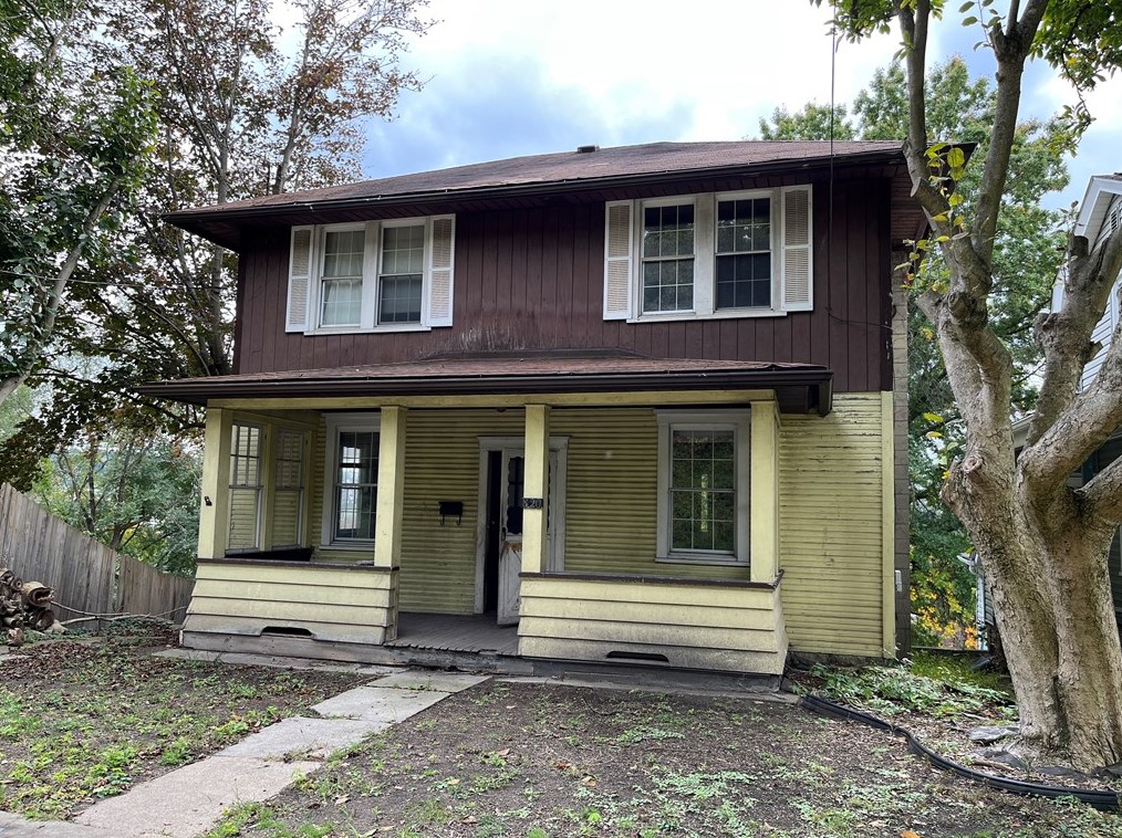 820 Cowan, Jeannette, PA 15644