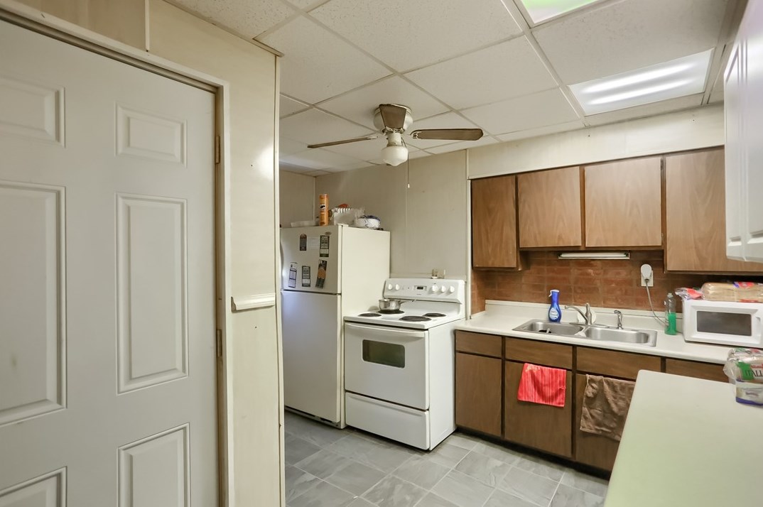 490 Allison Ave, Washington PA 15301-2046 exterior