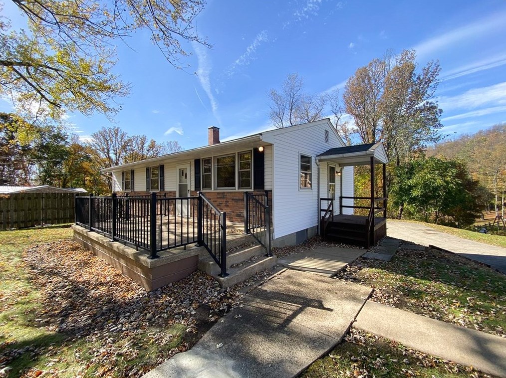 2029 Ridge Rd, Jeannette, PA 15644