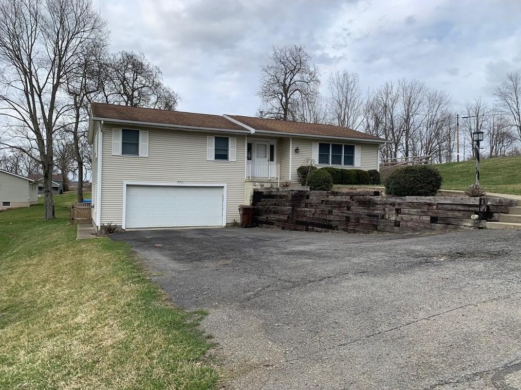 12762 Hickory Dr, Geneva, PA 16316