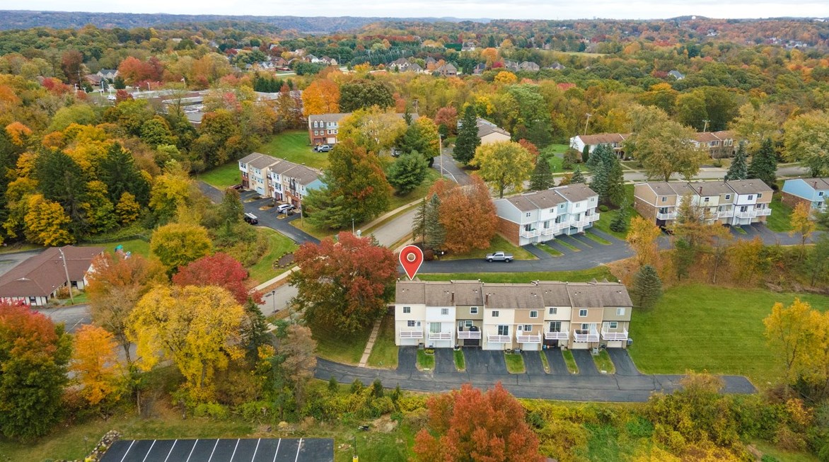 1101 Bonnie Brae Dr, Moon Twp PA 15108-3858 exterior