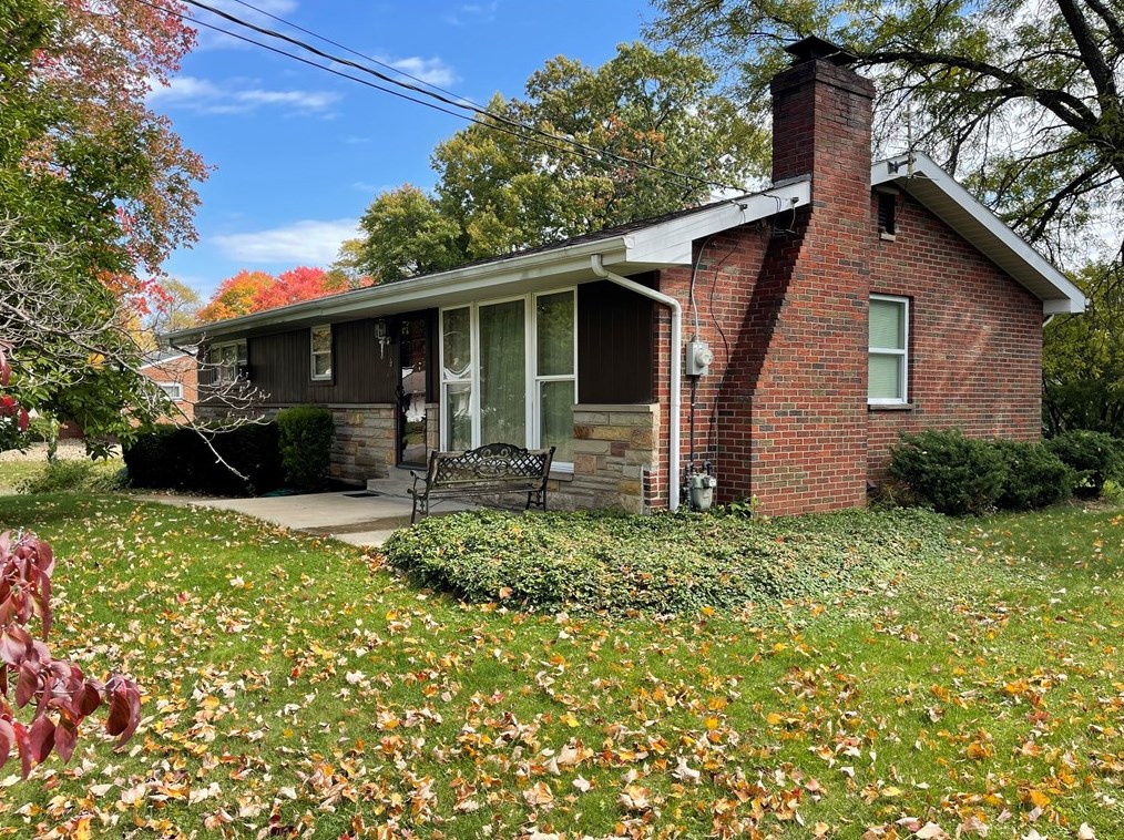 104 Aspen Rd, Butler, PA 16001-3408