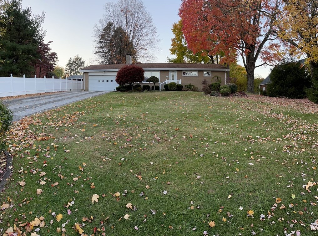 108 Maplewood Dr, Butler, PA 16001-9611