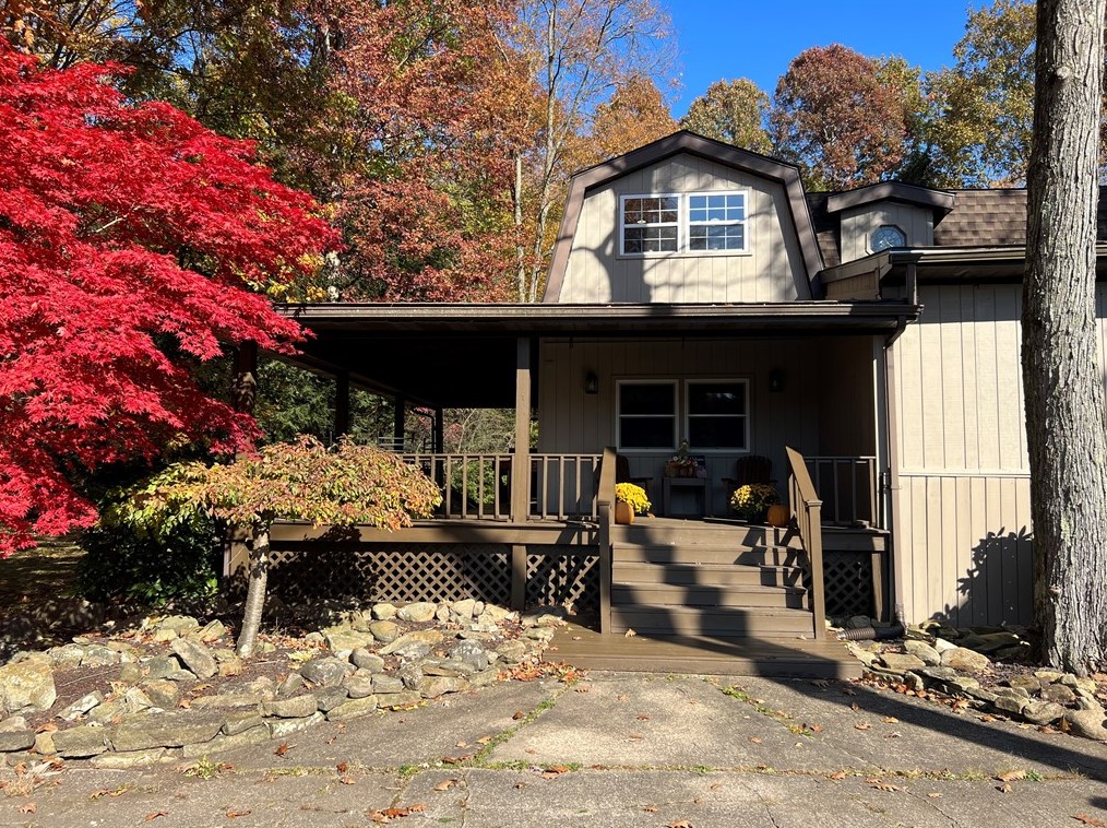 4409 New Castle Rd, Pulaski, PA 16143-1331