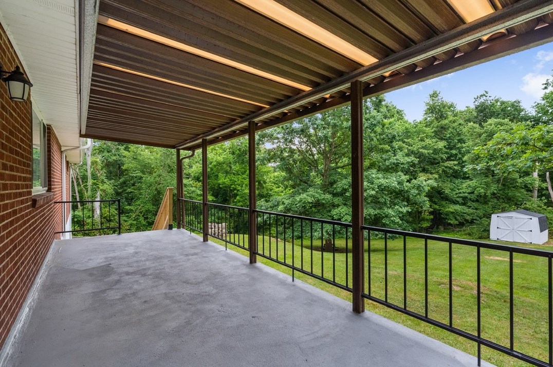 75 Woodside Dr, Washington PA  15301-3064 exterior