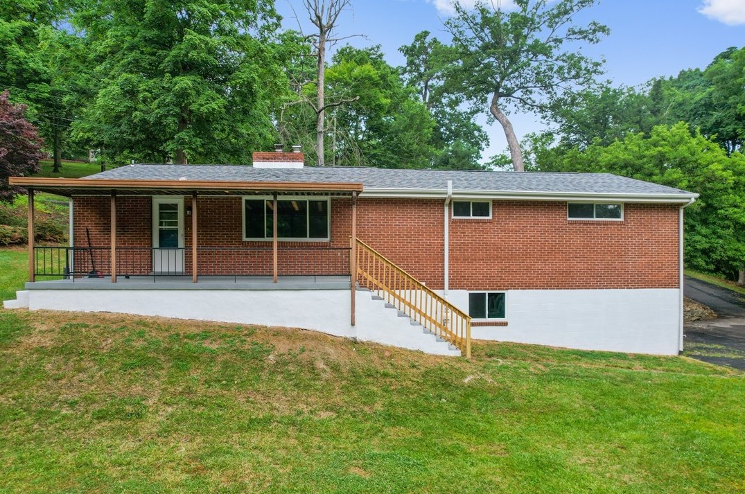 75 Woodside Dr, Washington PA  15301-3064 exterior