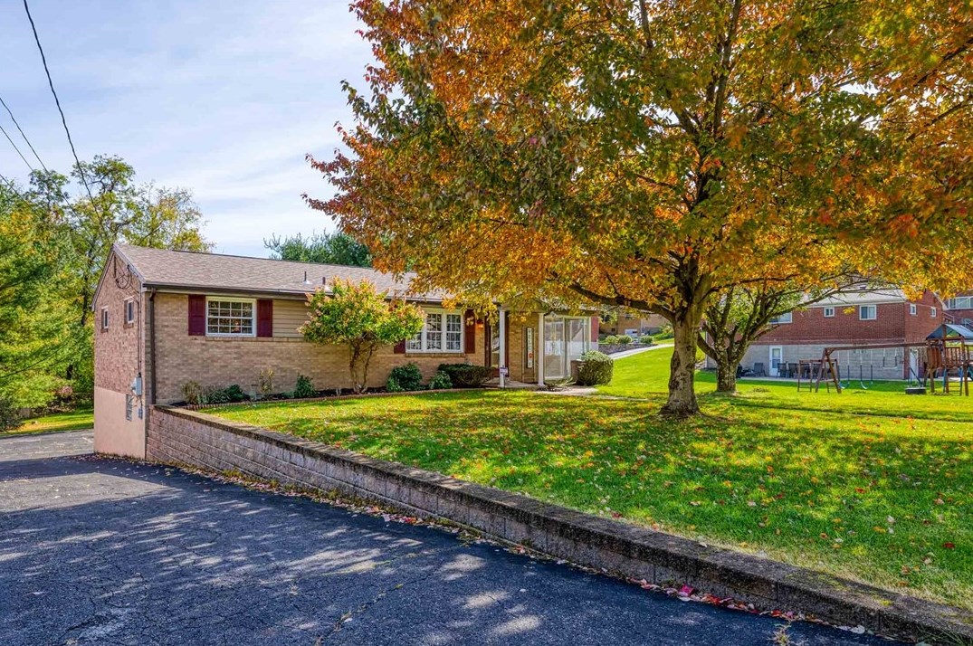 3702 Belladonna Dr, Glenshaw, PA 15116