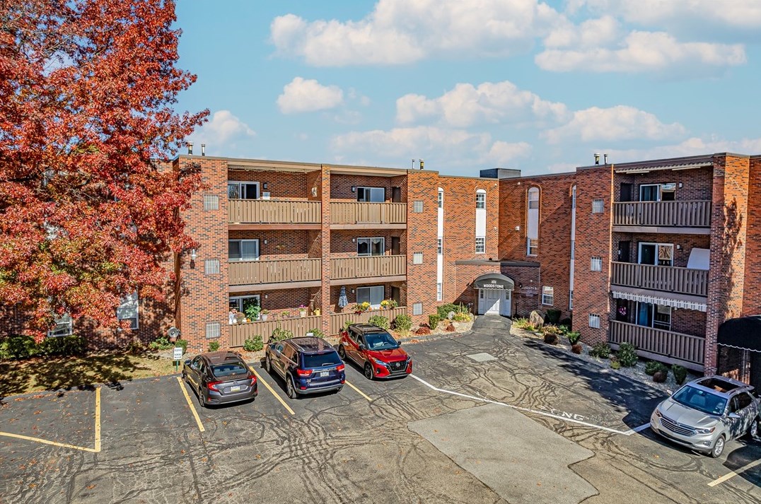 101 Woodstone Ln #13, New Kensington, PA 15068