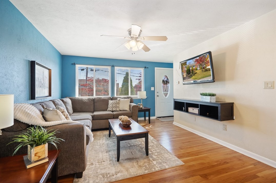 101 Wynnecliffe Dr, Collier Township, PA 15106-3836