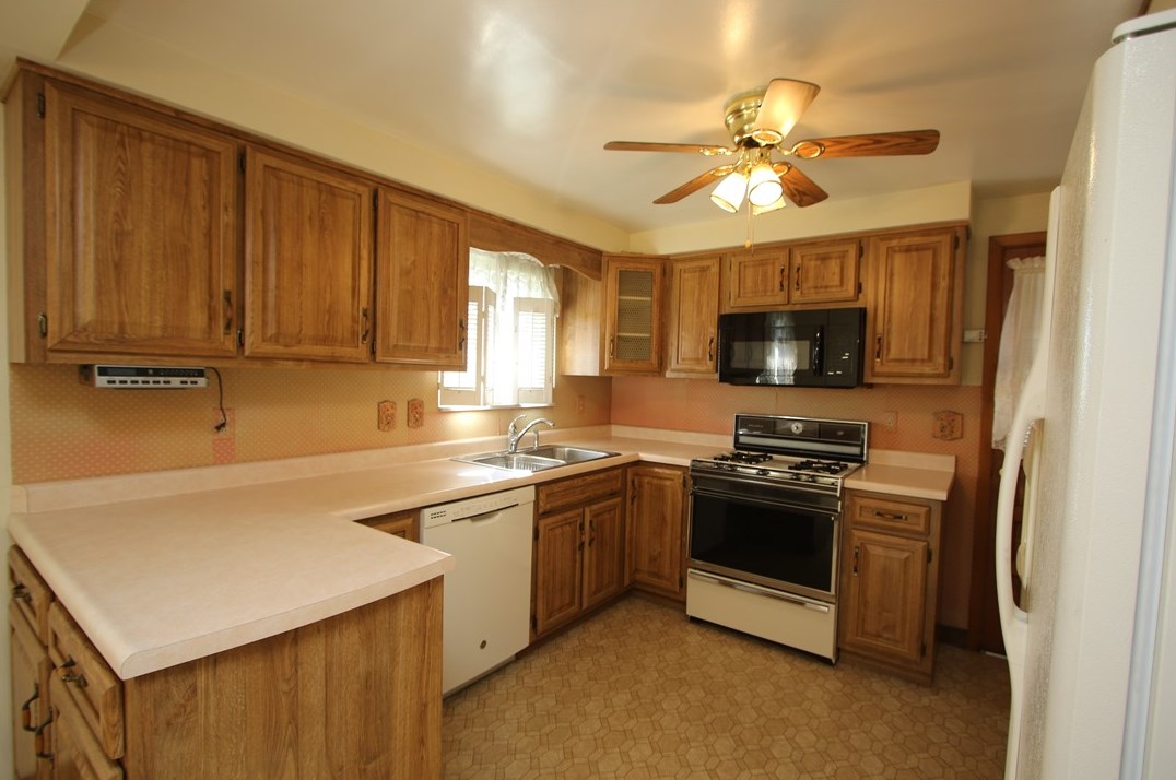 800 Wood St, New Eagle, PA 15067-1516