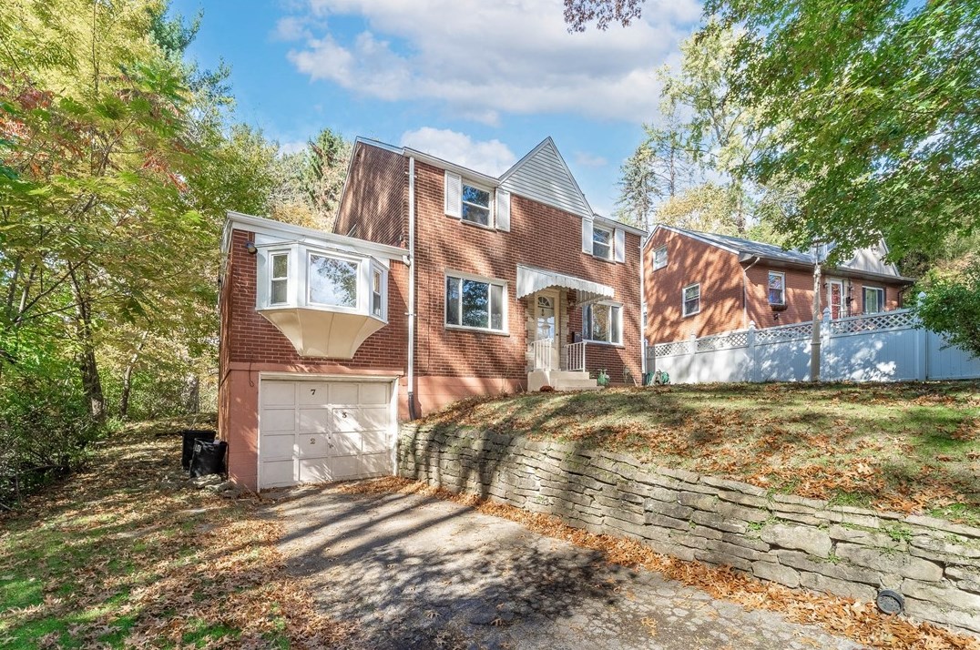 732 Hawthorne Dr, Penn Hills, PA 15235