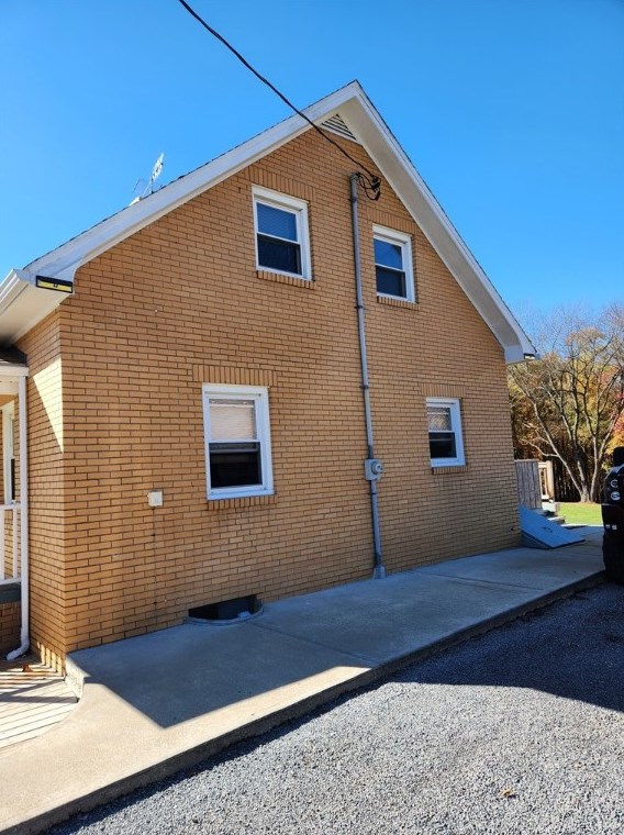260 W Water St, Slippery Rock, PA 16057