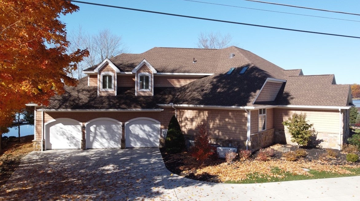 150 Latonka Dr, Mercer, PA 16137-9360