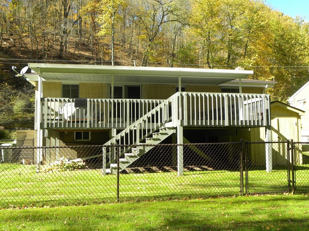 985 Saxonburg Blvd, Glenshaw, PA 15116