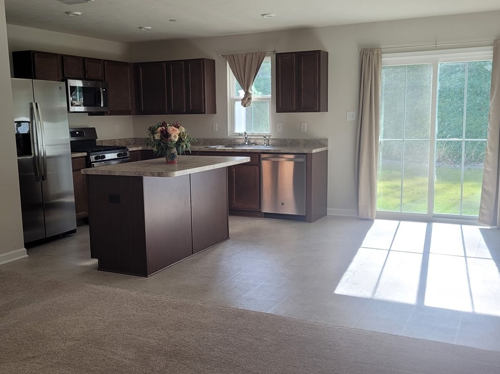 242 Smith Ln, Beaver Falls, PA 15010