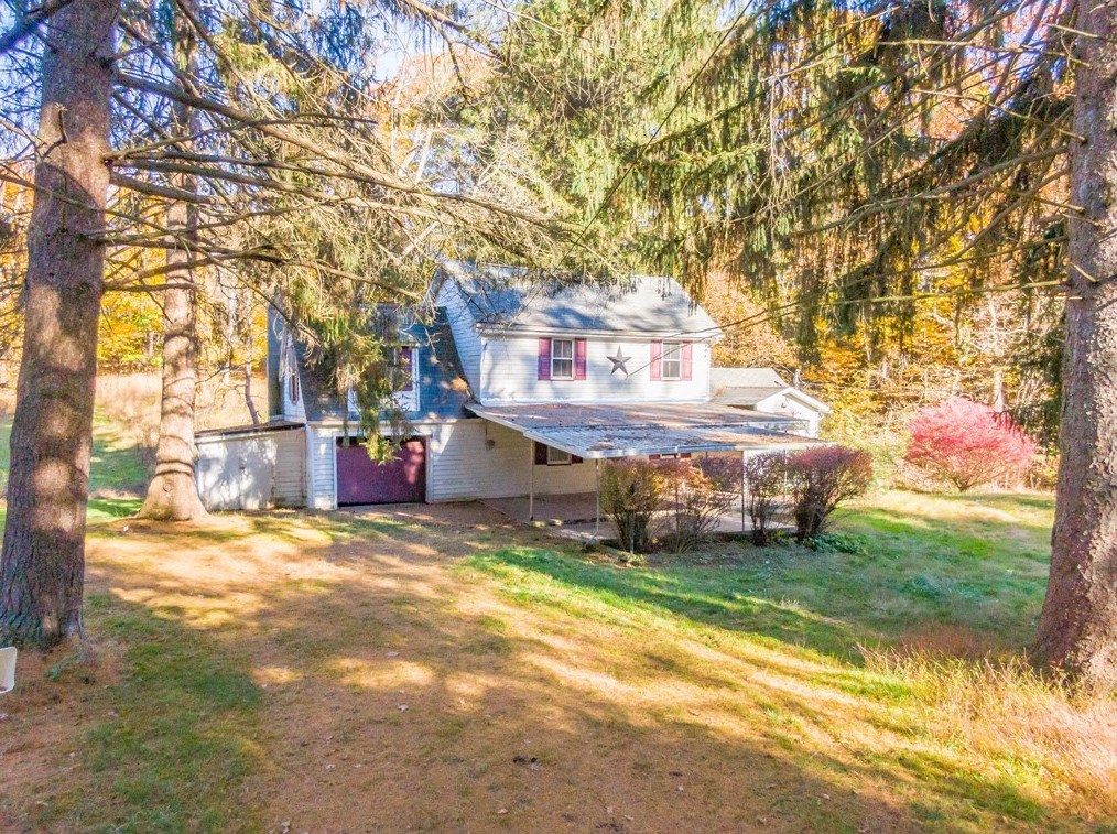 161 Lucky Ln, Dawson, PA 15428