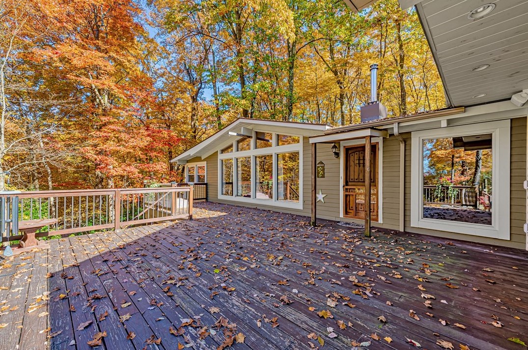 149 Maple Rd, Acme, PA 15610-1341