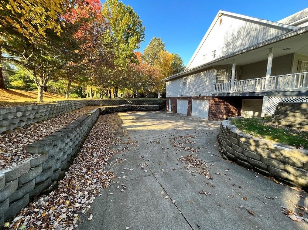 308 Bay Mist Dr, Erie, PA 16505-5447