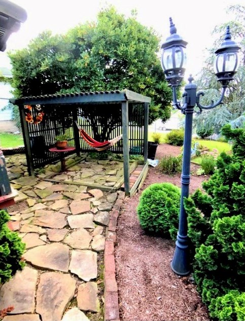 77 Kerr St, Oliphant Furnace, PA 15401-2911
