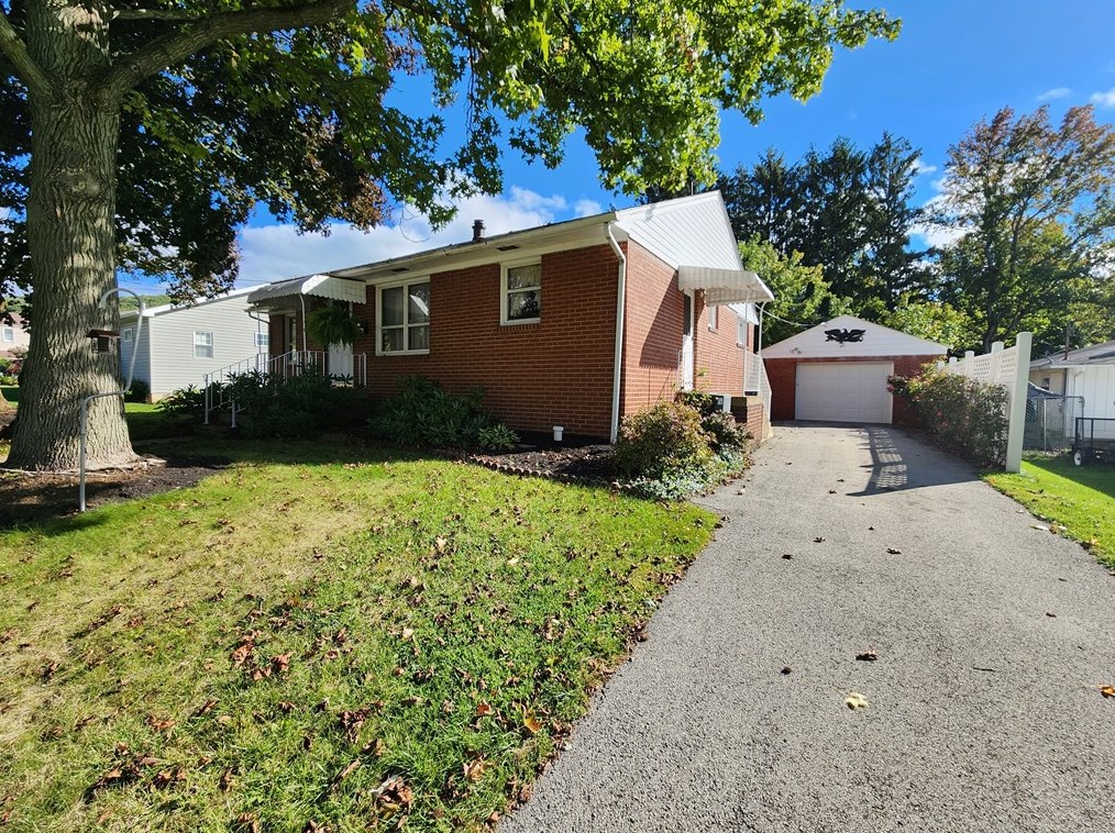 151 15th St, Indiana, PA 15701-2588