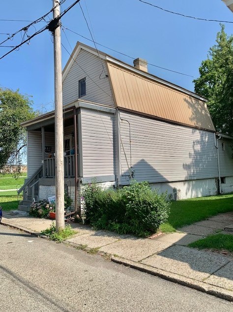 916 Grant St, Creighton, PA 15030-1107