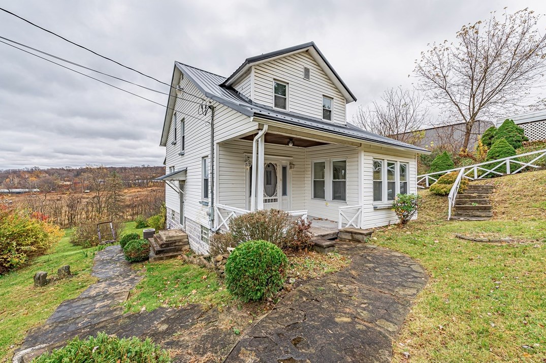 1117 National Pike, Oliphant Furnace, PA 15401-6555