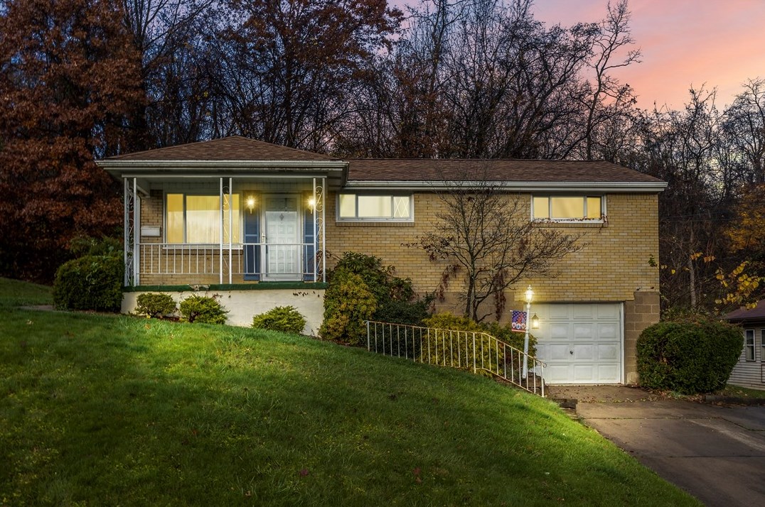 1979 Gregory Dr, Monroeville, PA 15146