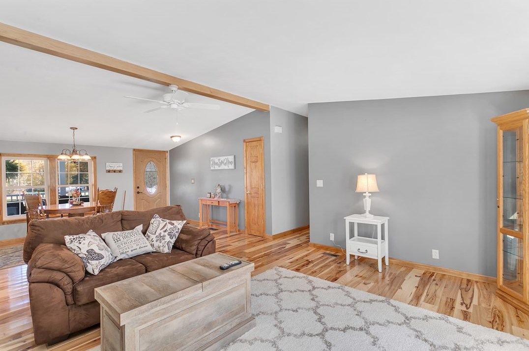 125 2nd Ave, Ellwood City PA  16117-4709 exterior