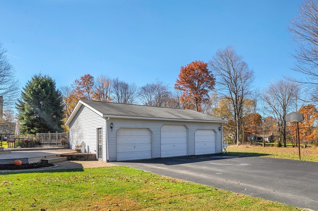 125 2nd Ave, Ellwood City, PA 16117-4709