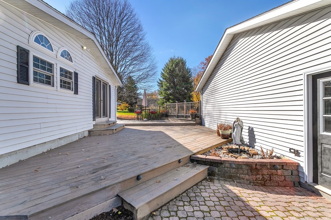 125 2nd Ave, Ellwood City PA  16117-4709 exterior